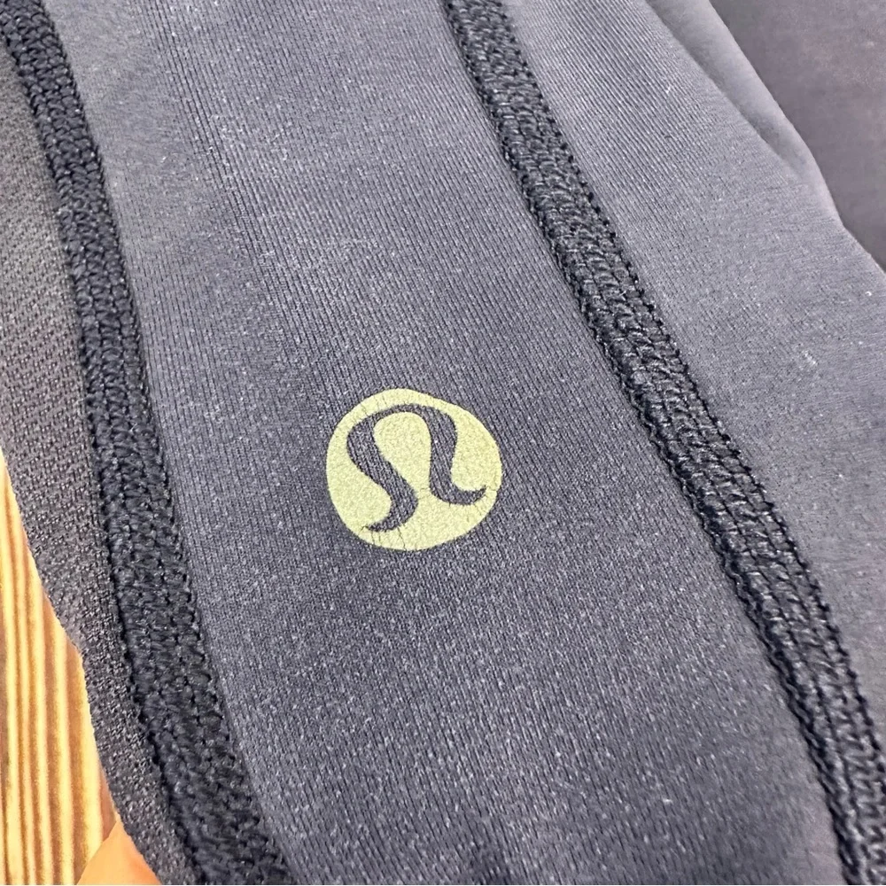 Lululemon Dark Navy ,colorful waist ban and slightly cropped leggings Size 8.